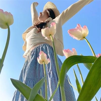 露滴桃花日夜春